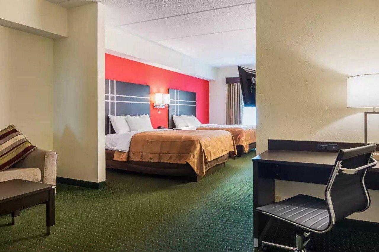 Quality Suites Atlanta Airport East Forest Park Exterior photo