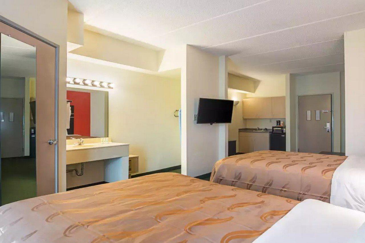 Quality Suites Atlanta Airport East Forest Park Exterior photo