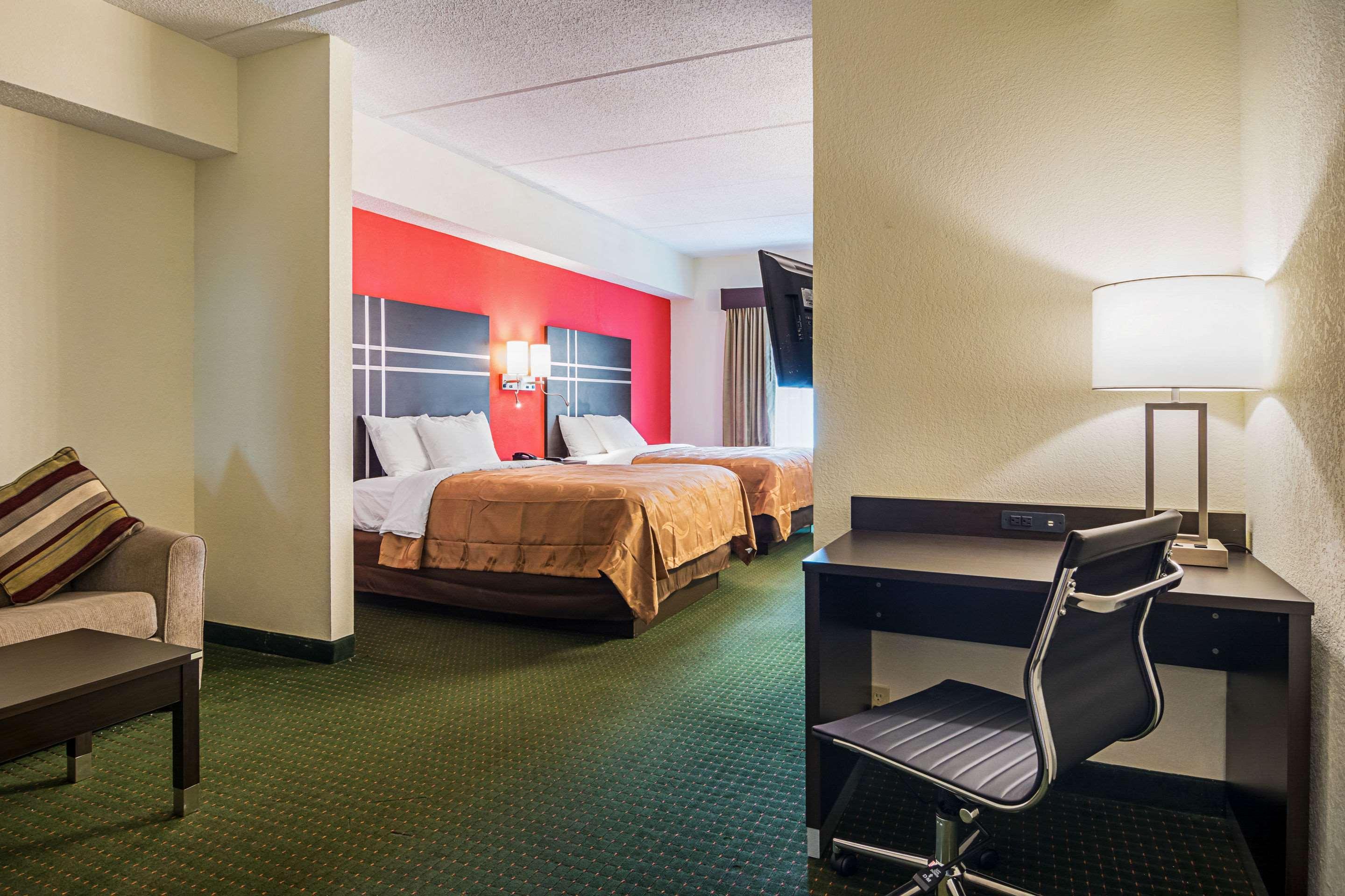 Quality Suites Atlanta Airport East Forest Park Exterior photo