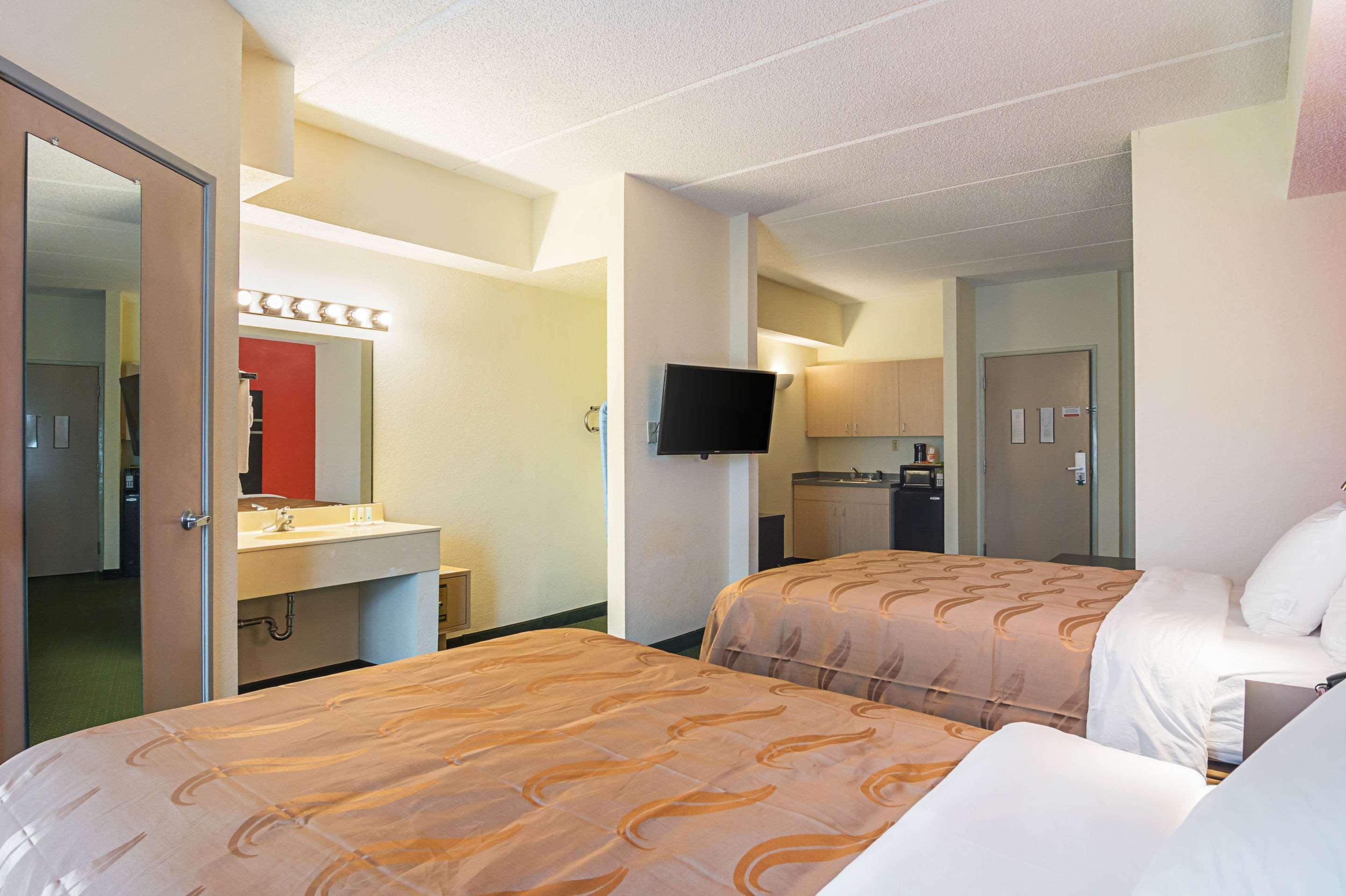 Quality Suites Atlanta Airport East Forest Park Exterior photo