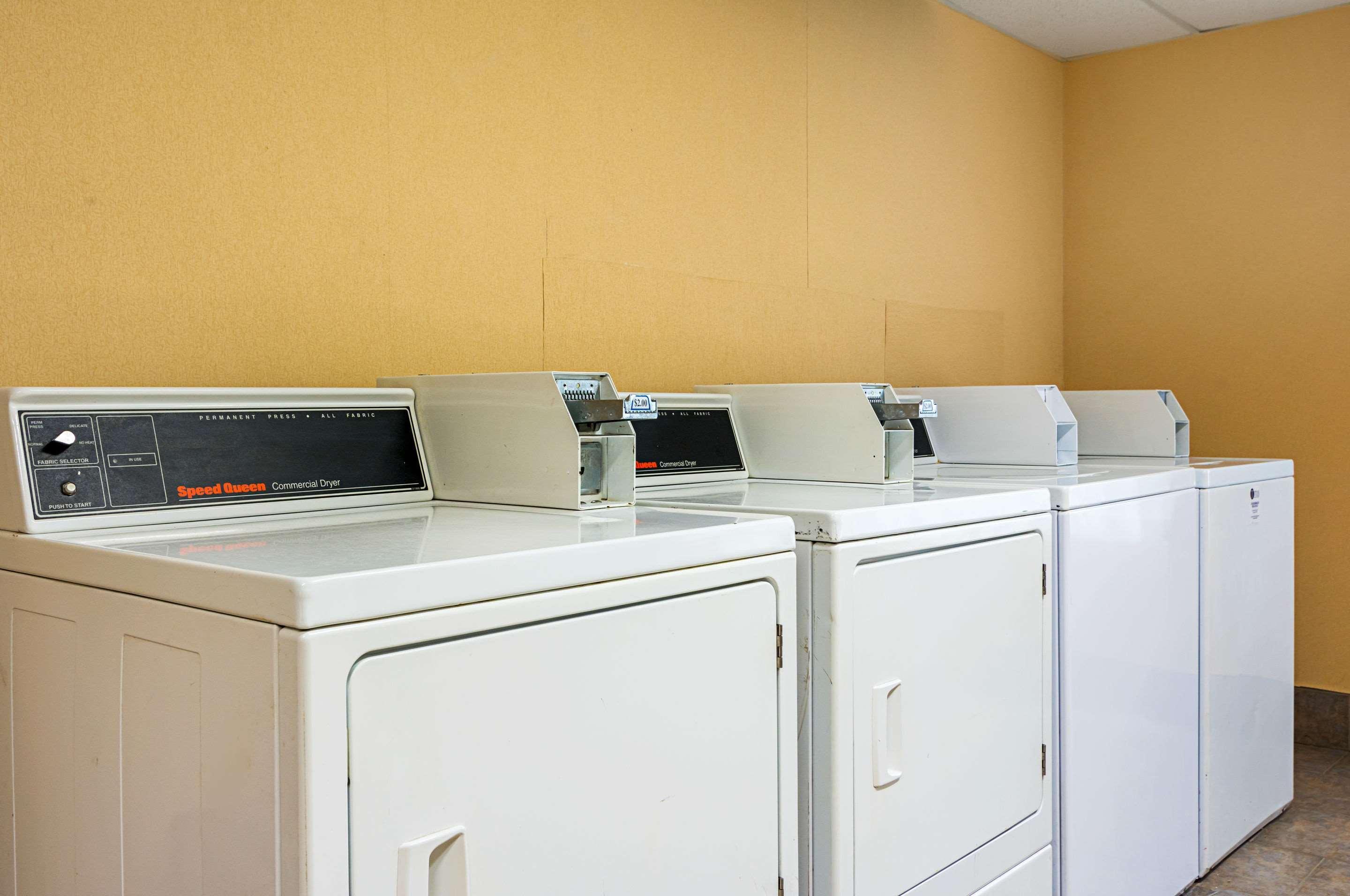 Quality Suites Atlanta Airport East Forest Park Exterior photo