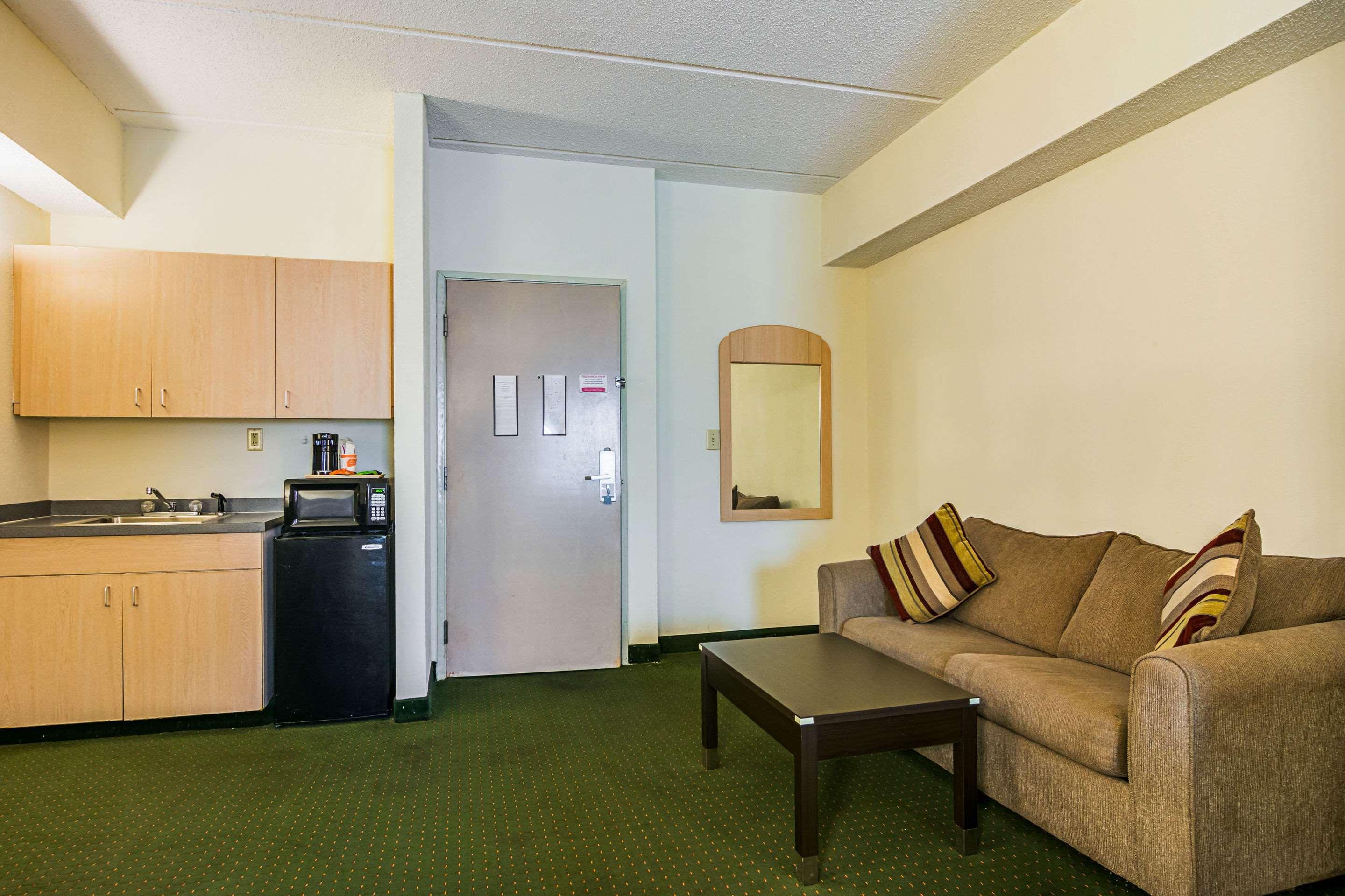 Quality Suites Atlanta Airport East Forest Park Exterior photo
