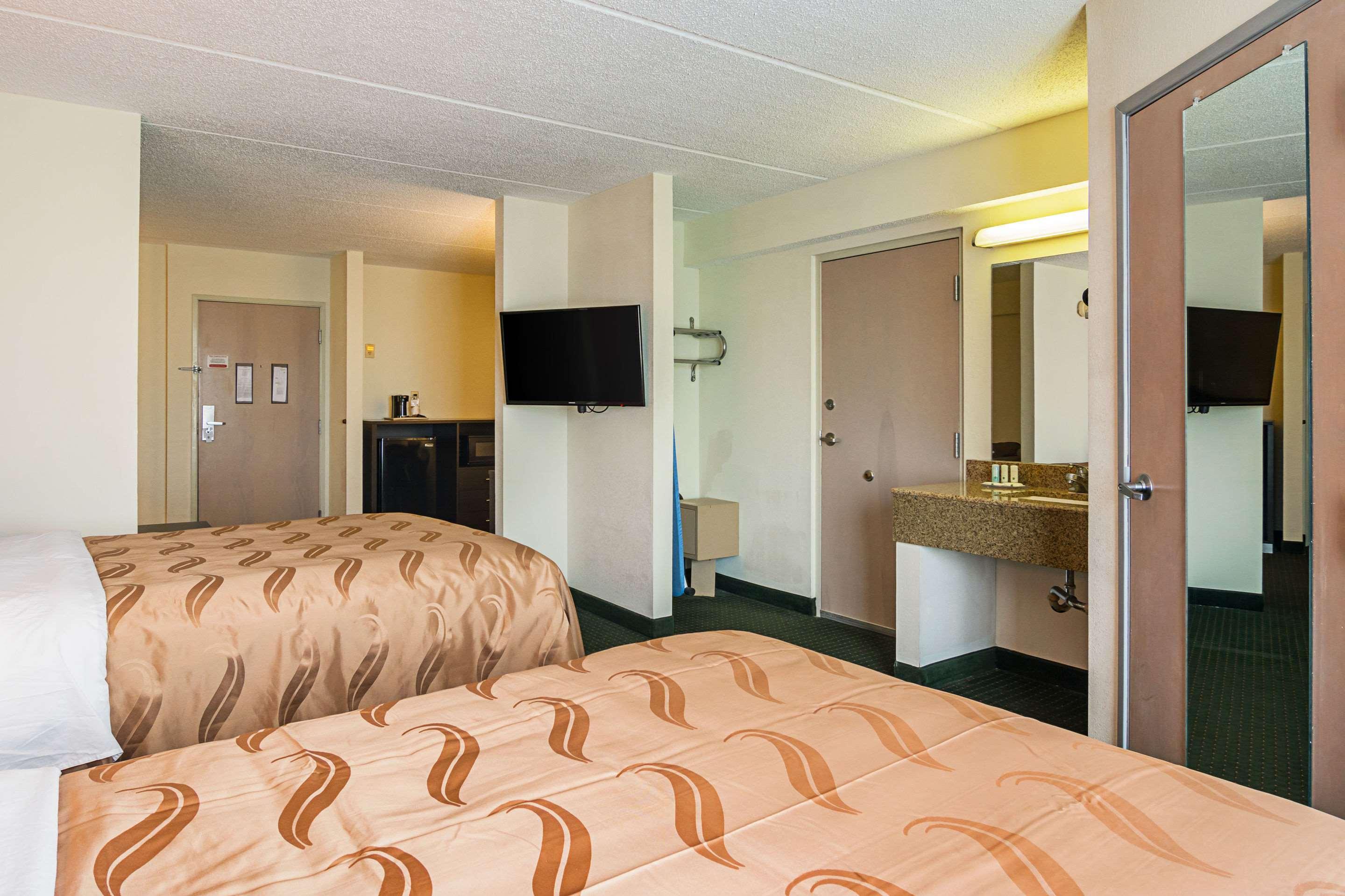 Quality Suites Atlanta Airport East Forest Park Exterior photo