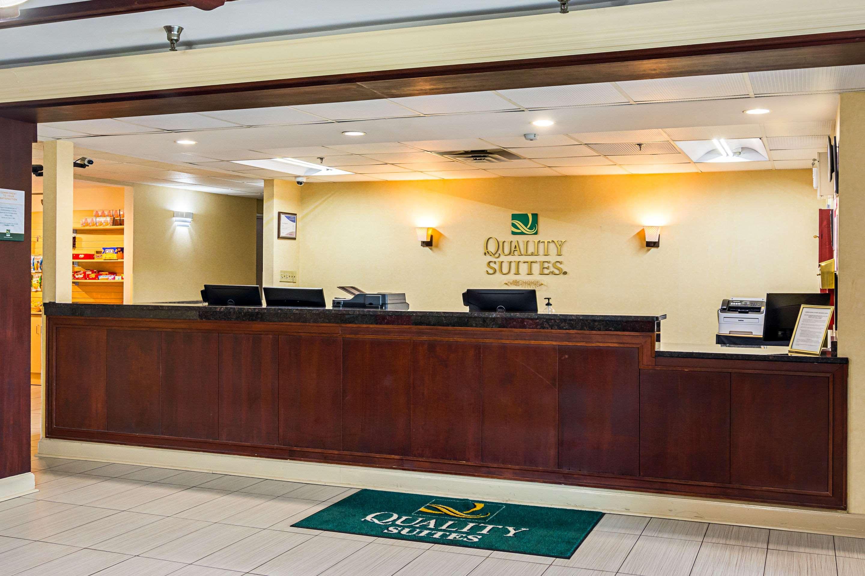 Quality Suites Atlanta Airport East Forest Park Exterior photo
