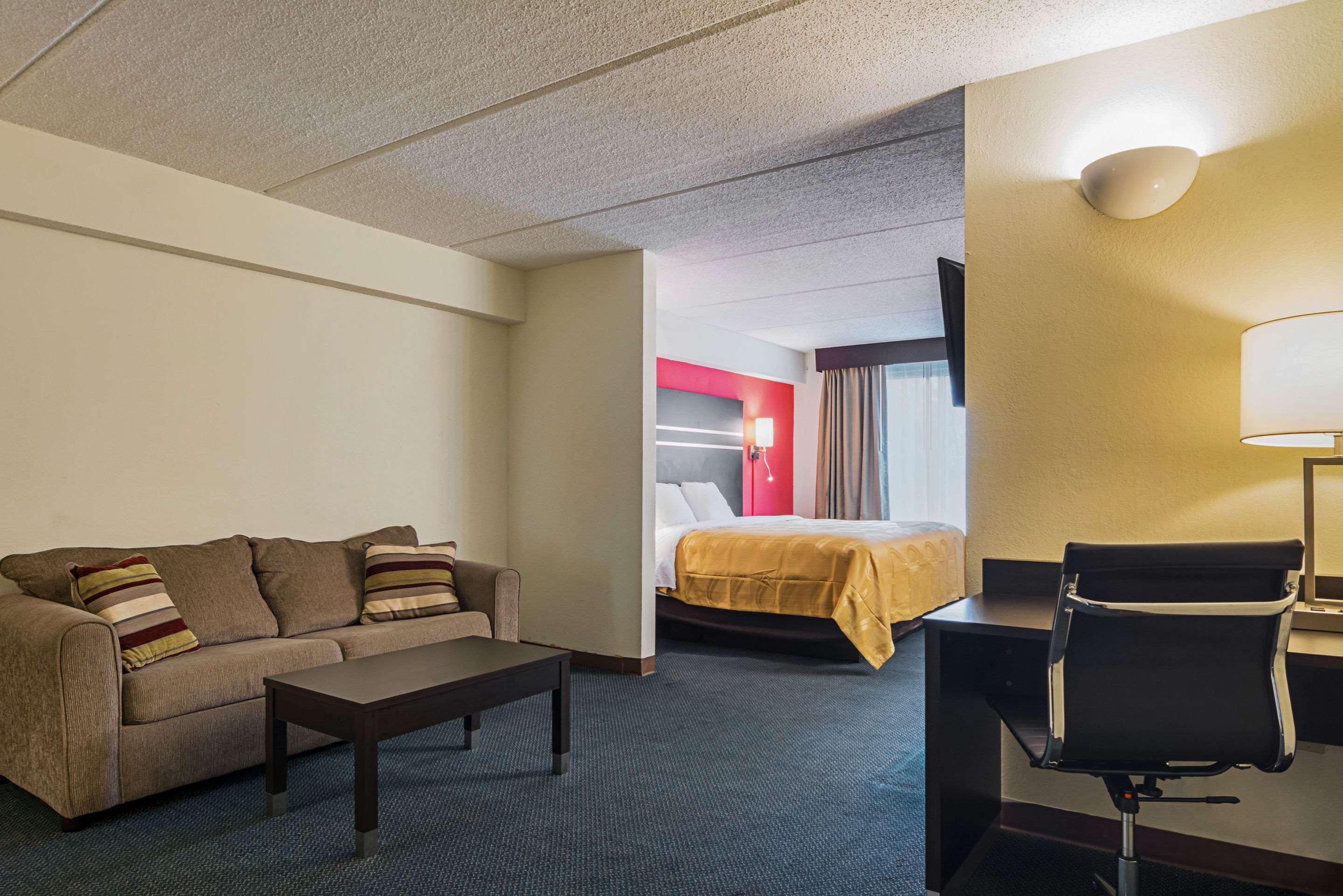 Quality Suites Atlanta Airport East Forest Park Exterior photo
