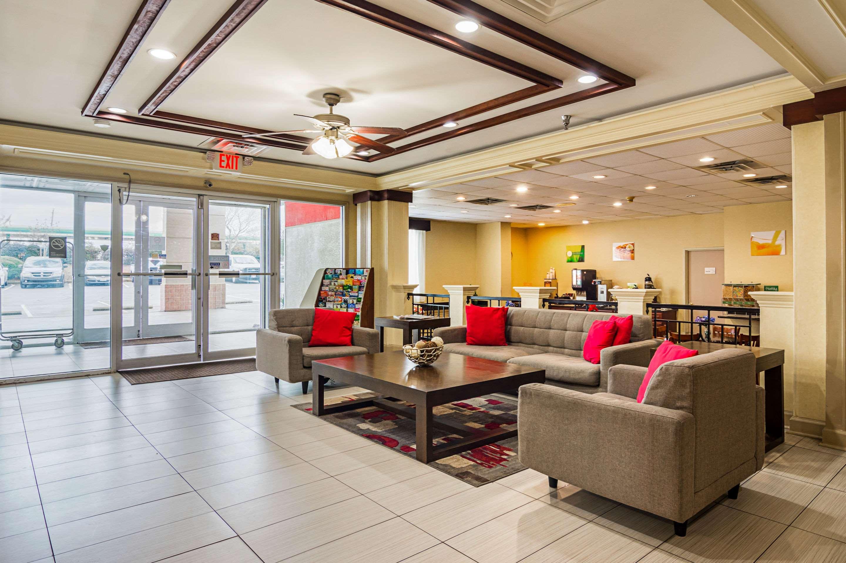 Quality Suites Atlanta Airport East Forest Park Exterior photo