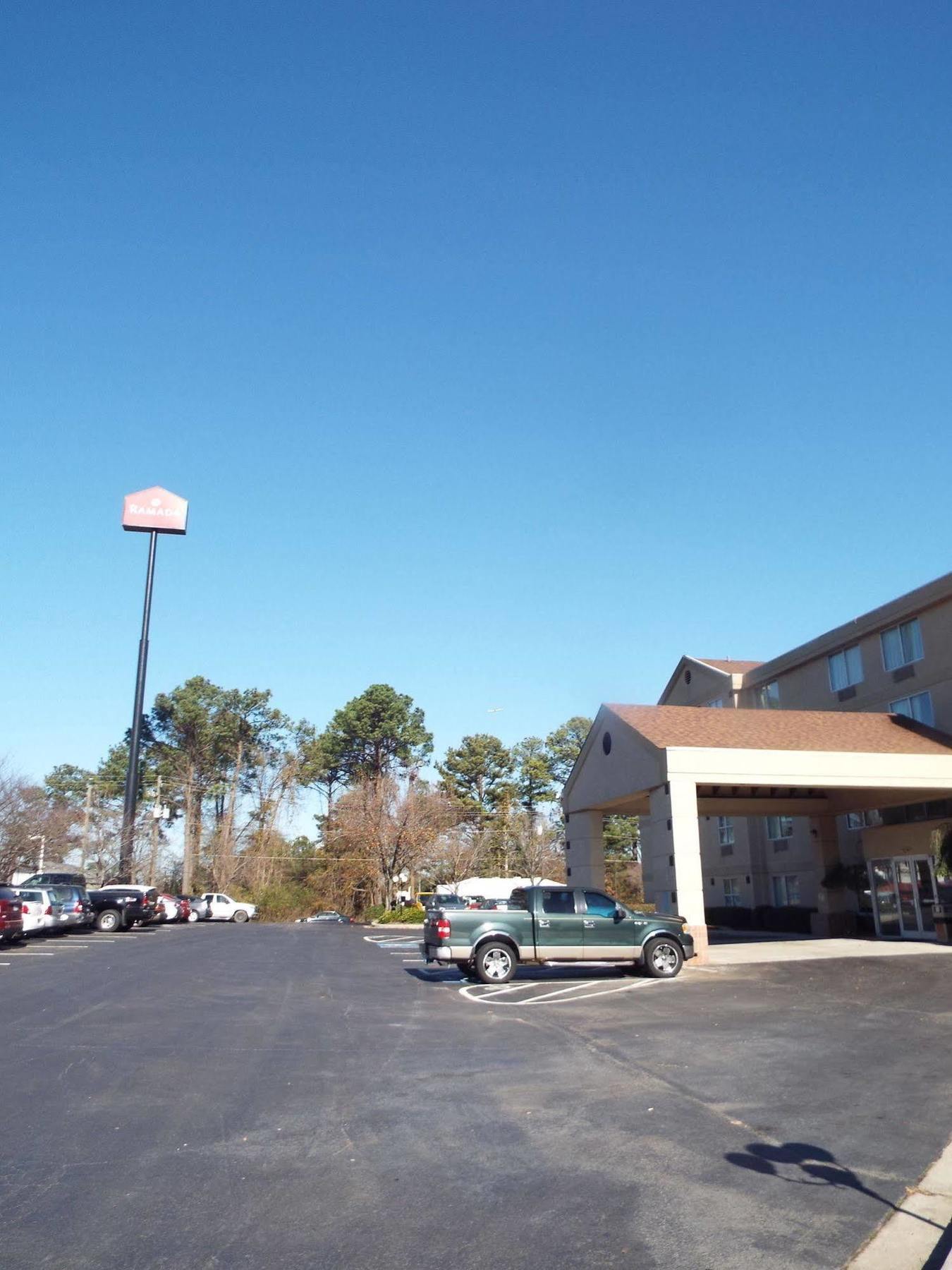 Quality Suites Atlanta Airport East Forest Park Exterior photo
