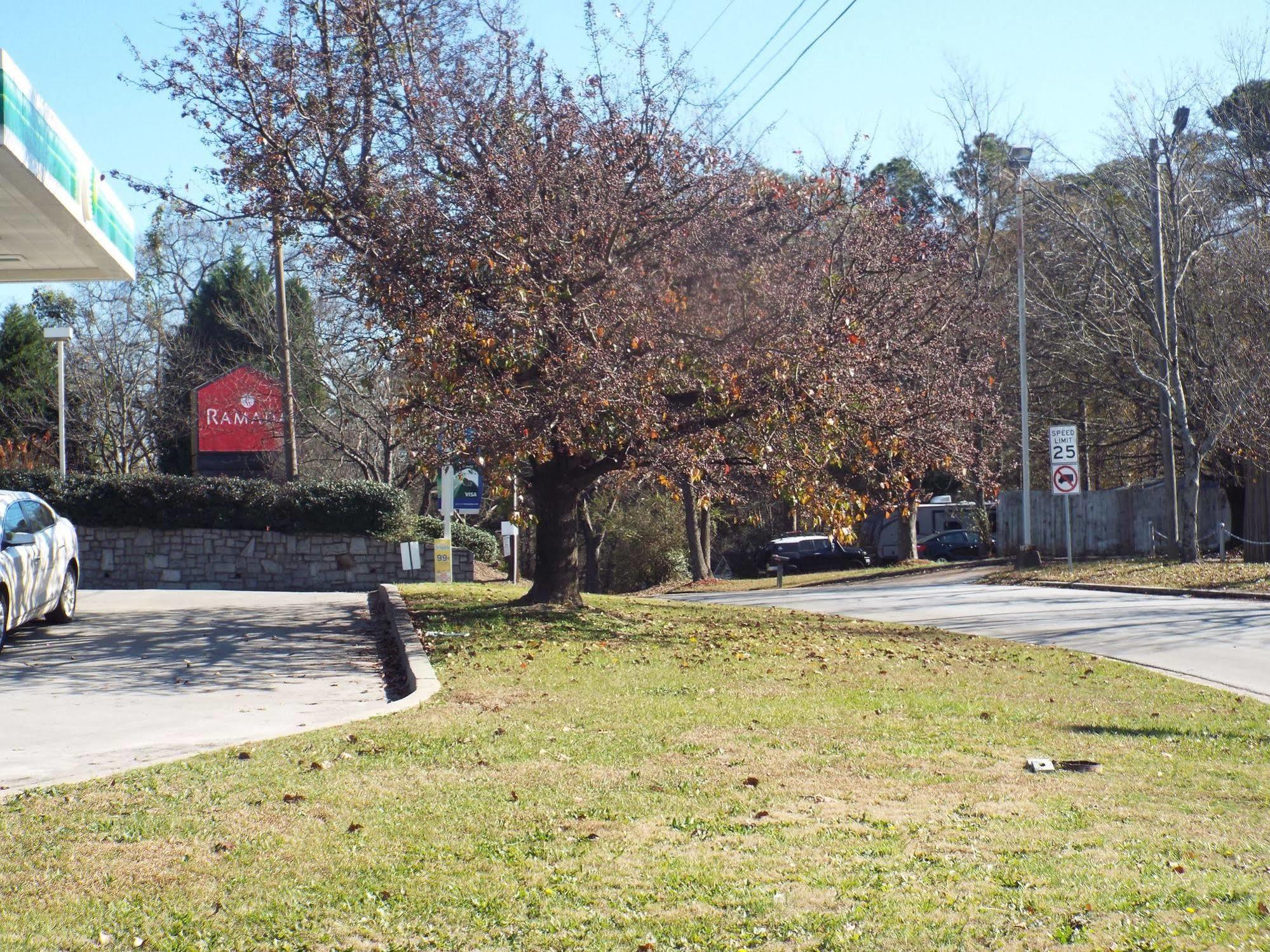 Quality Suites Atlanta Airport East Forest Park Exterior photo