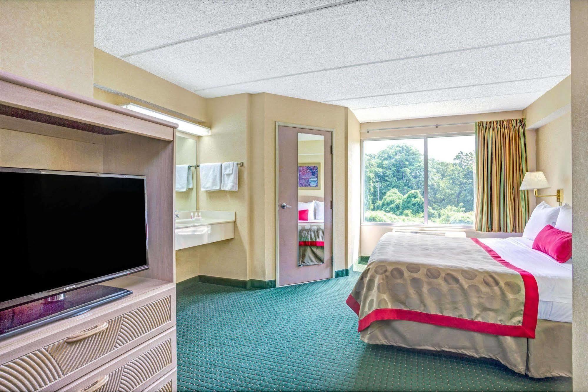 Quality Suites Atlanta Airport East Forest Park Exterior photo