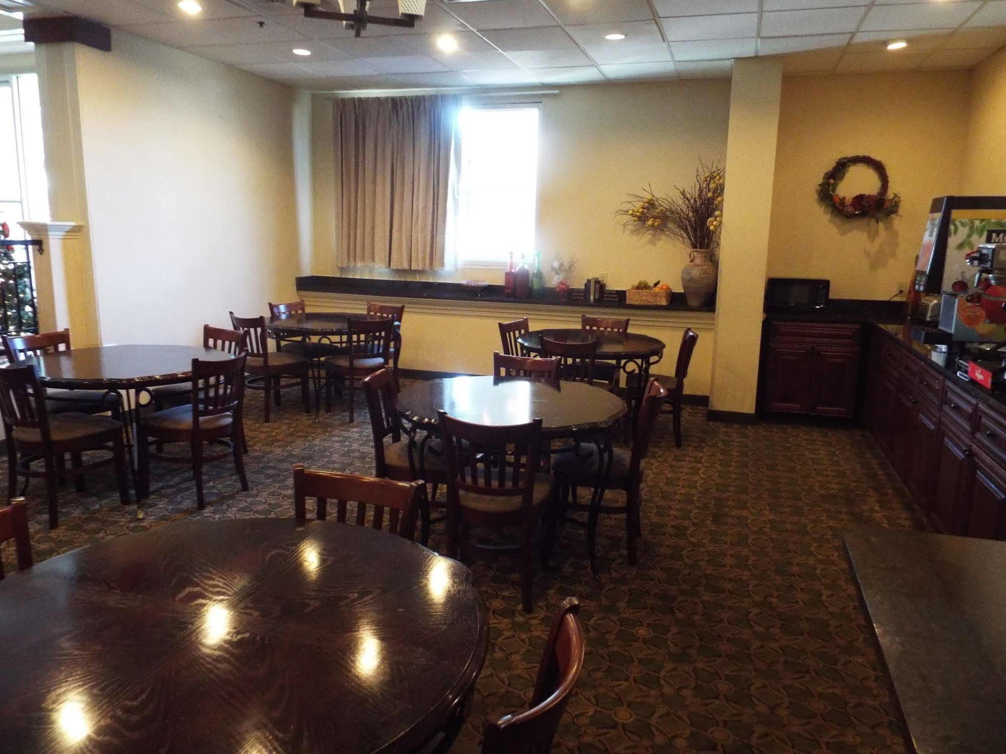 Quality Suites Atlanta Airport East Forest Park Exterior photo