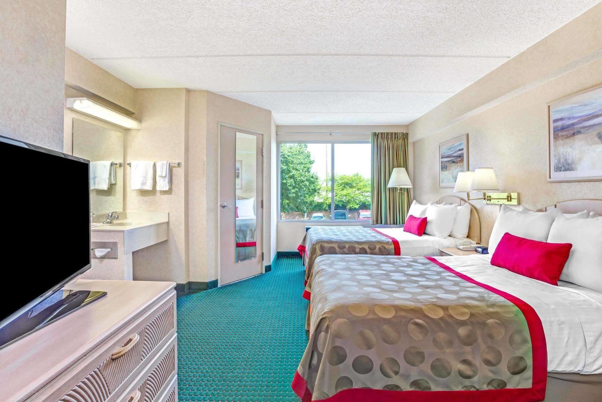 Quality Suites Atlanta Airport East Forest Park Exterior photo